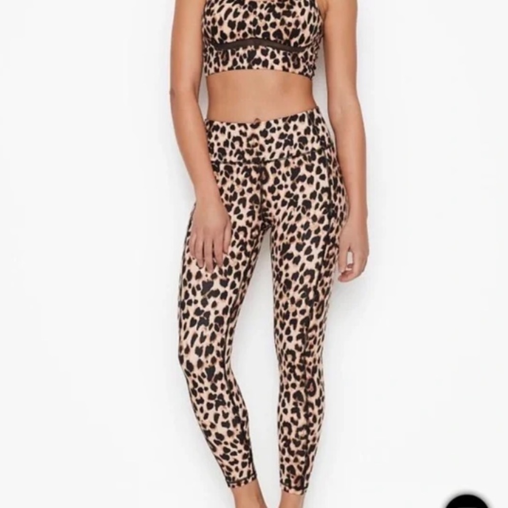 Victorias Secret Leopard Workout pants w side & inside back pockets. Size S.